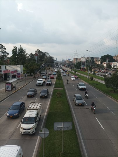 Weg zur Uni über eine zentrale Straße in Bogotá